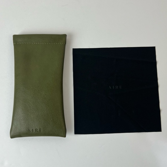 AIRE Green Sunglasses Case & Cleaning Cloth - Picture 1 of 6